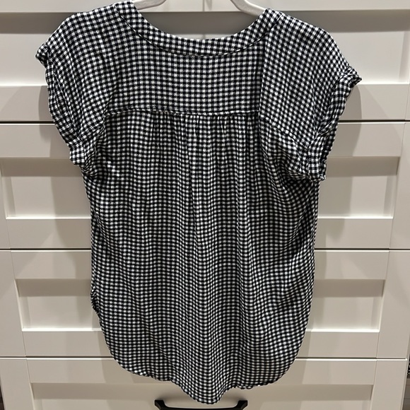 LOFT Size XS Button Down cap sleeve blouse. Barely worn - Picture 5 of 6